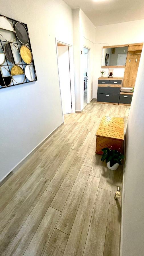 Apartment For 6 + Free Parking Place Zadar Exterior foto