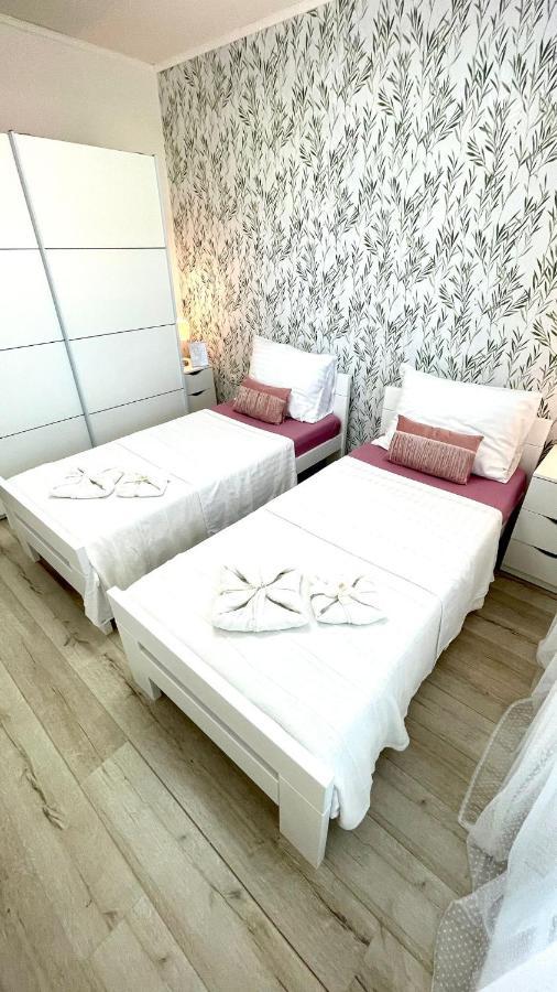 Apartment For 6 + Free Parking Place Zadar Exterior foto